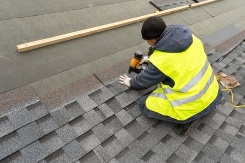 7 Tips For Choosing a Roofing Contractor | Contractor Works on Roof Project