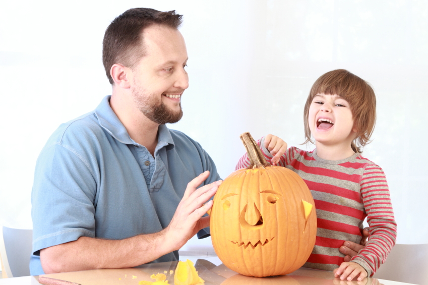 – 0912 father daughter pumpkincarving1 – The Trick (or Treat) to Pumpkin Carving