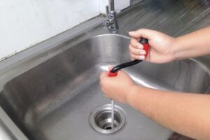 unclog kitchen sink snake
